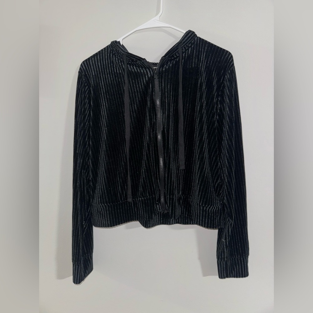 Colsie Black Ribbed Velvet Cropped Zip-Up Hoodie - Size Medium